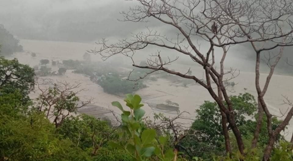 बैतडीको ढुंगाडका कम्तीमा ६०ब्यक्ति टापुमा फसे उद्धारका लागि हेलिकप्टर आउदैँ, २सय बिगाह जमिन सेति नदिको डुवानमा,